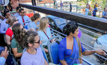 Kandy City Tour by Open-Deck Bus (Private 4-Hour Tour)