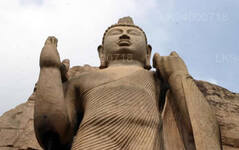 Nachbildung der Avukana-Buddha-Statue