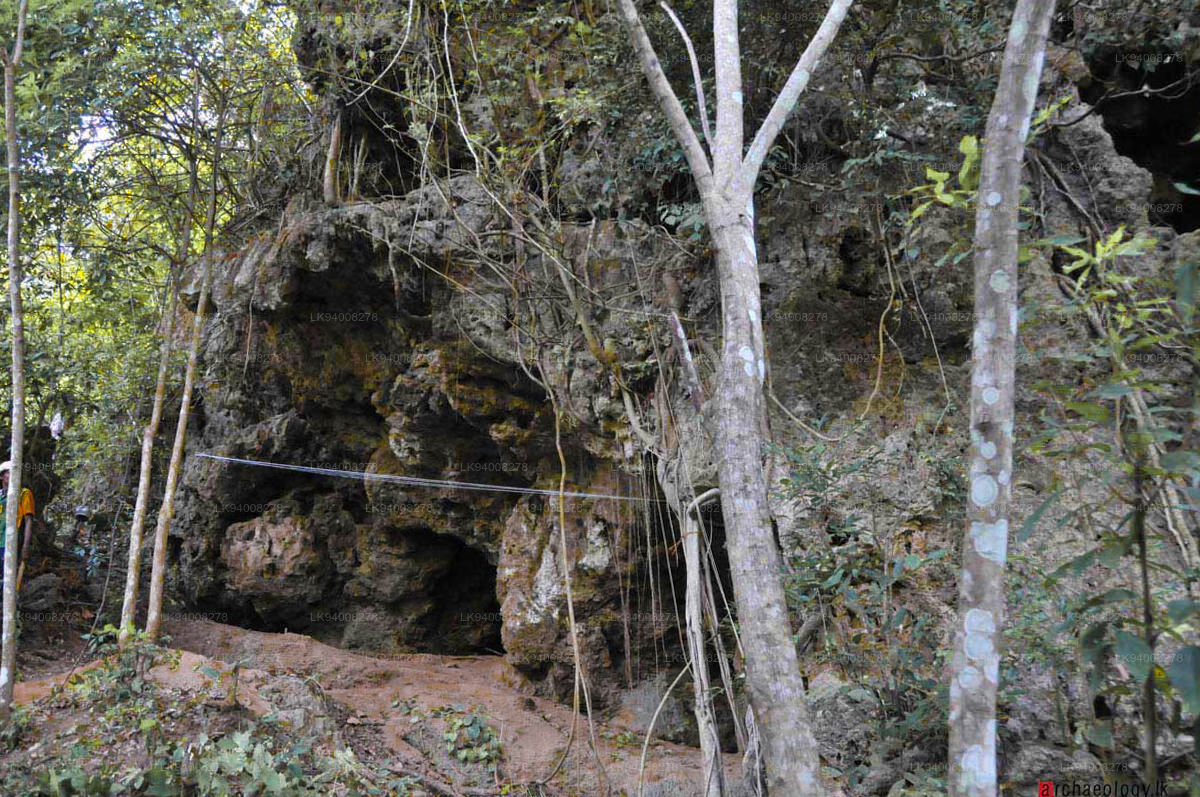 Hunugalagala Limestone Cave