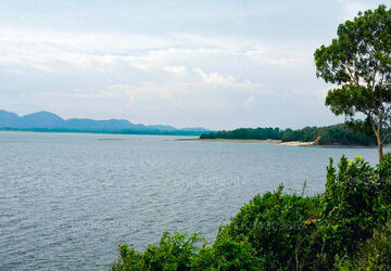 Minneriya Lake