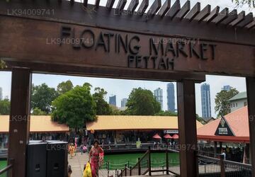 Pettah Floating Market